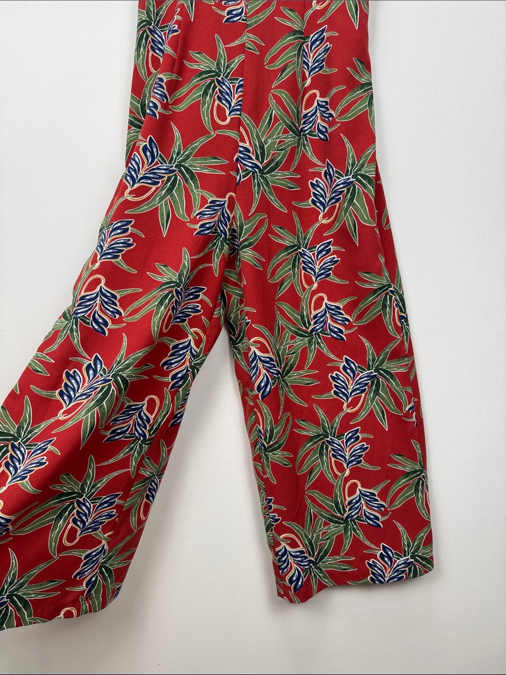 Moon River Tropical Floral Wide Leg Jumpsuit Women Small Red Smocked Back - Picture 3 of 7